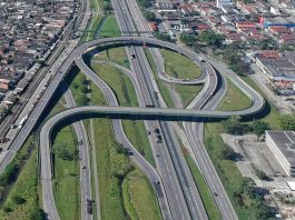 Vista aérea do viaduto no Jd Casqueiro em Cubatão