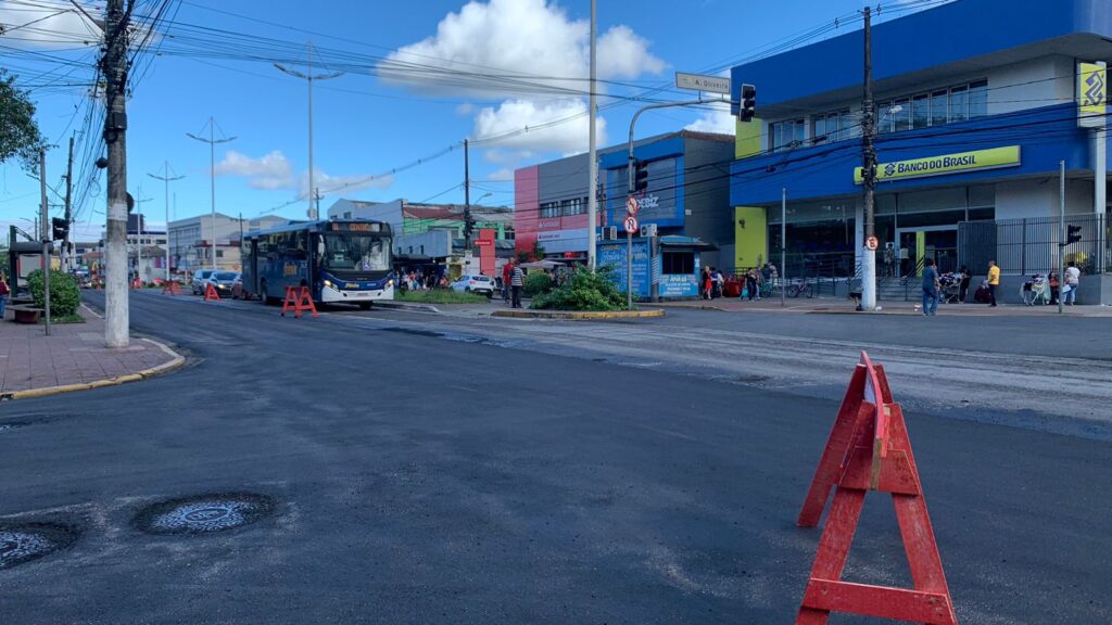 Avenida Nove de Abril em Cubatão recebe novo asfalto
