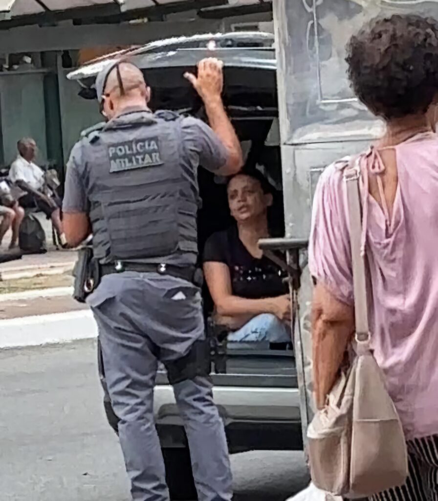 mulher presa por furto em cubatão