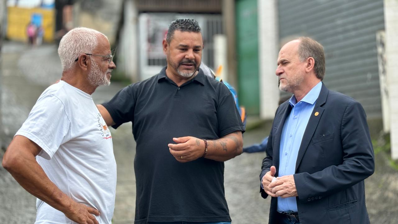 Ronaldo, junto a liderança do bairro Cota, apresenta demandas ao Deputado