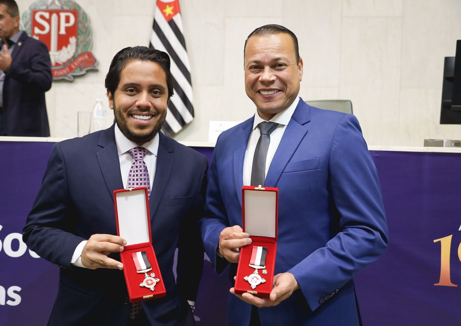 Secretário de Governo Allan Matias recebe Medalha Radialista Durval de Souza na Alesp