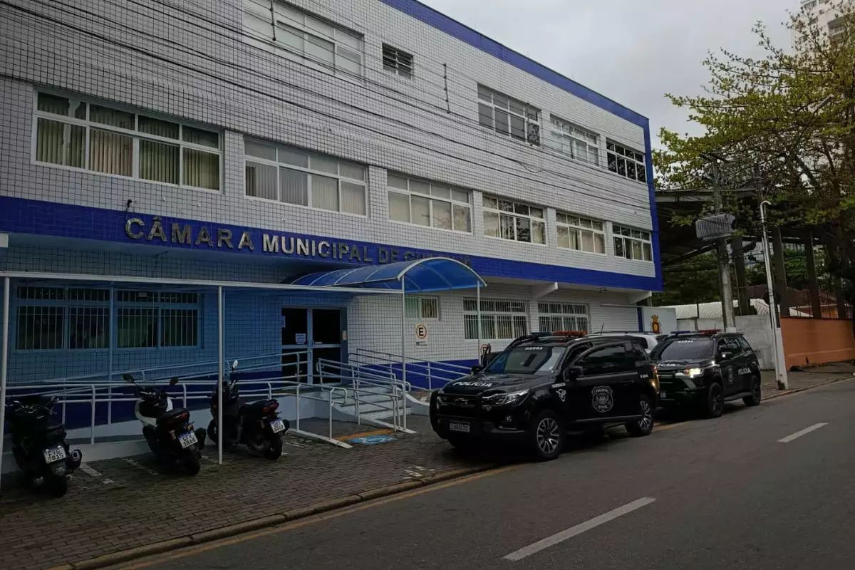 Câmara de Guarujá é alvo de operação contra fraudes em licitação