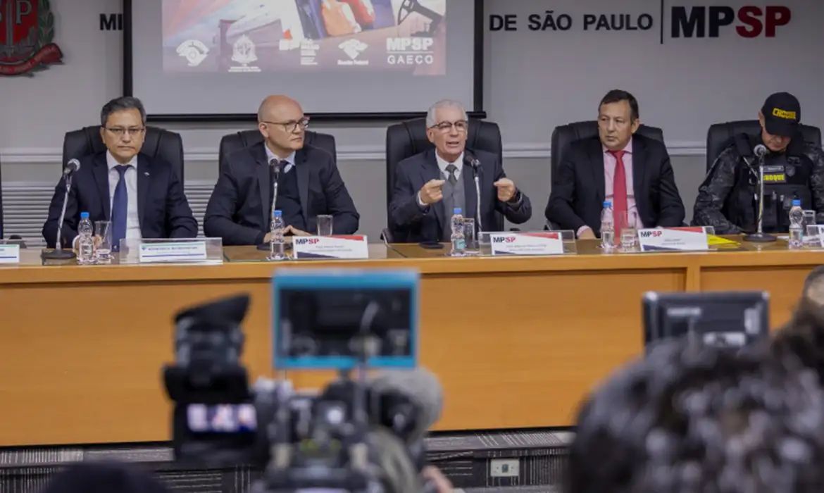 Operação desarticula esquema bilionário de lavagem de dinheiro em postos de combustíveis