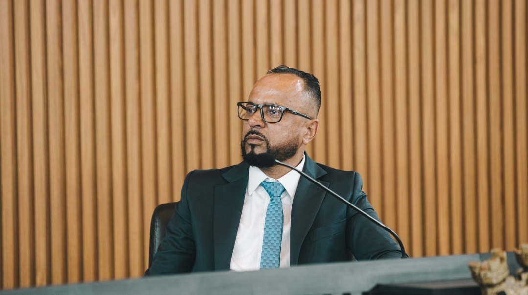 Topete tem requerimento aprovado sobre professores substitutos