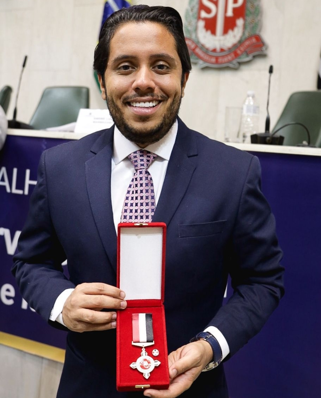 Secretário de Governo Allan Matias recebe Medalha Radialista Durval de Souza na Alesp