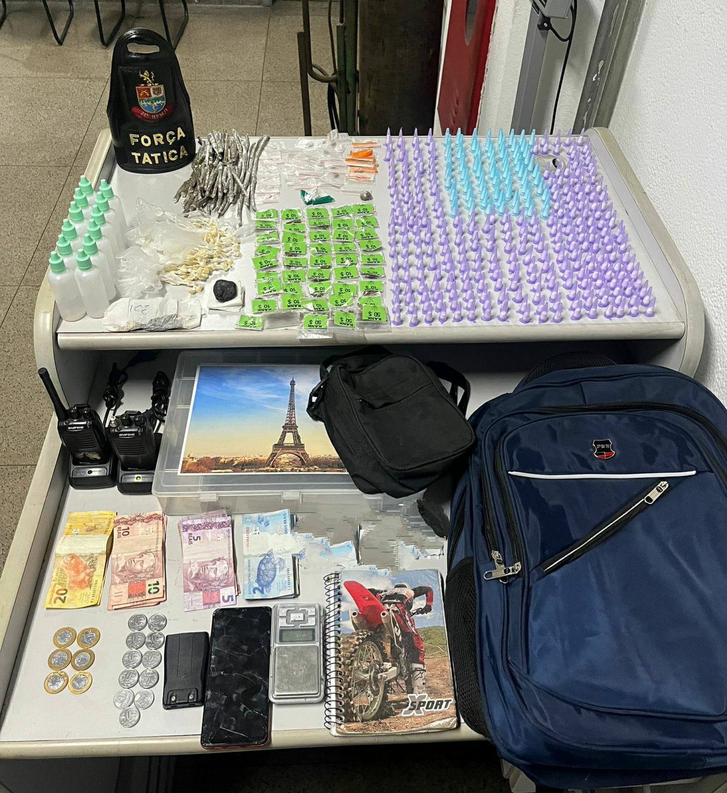 Homem é preso com drogas durante operação da PM na Vila Esperança