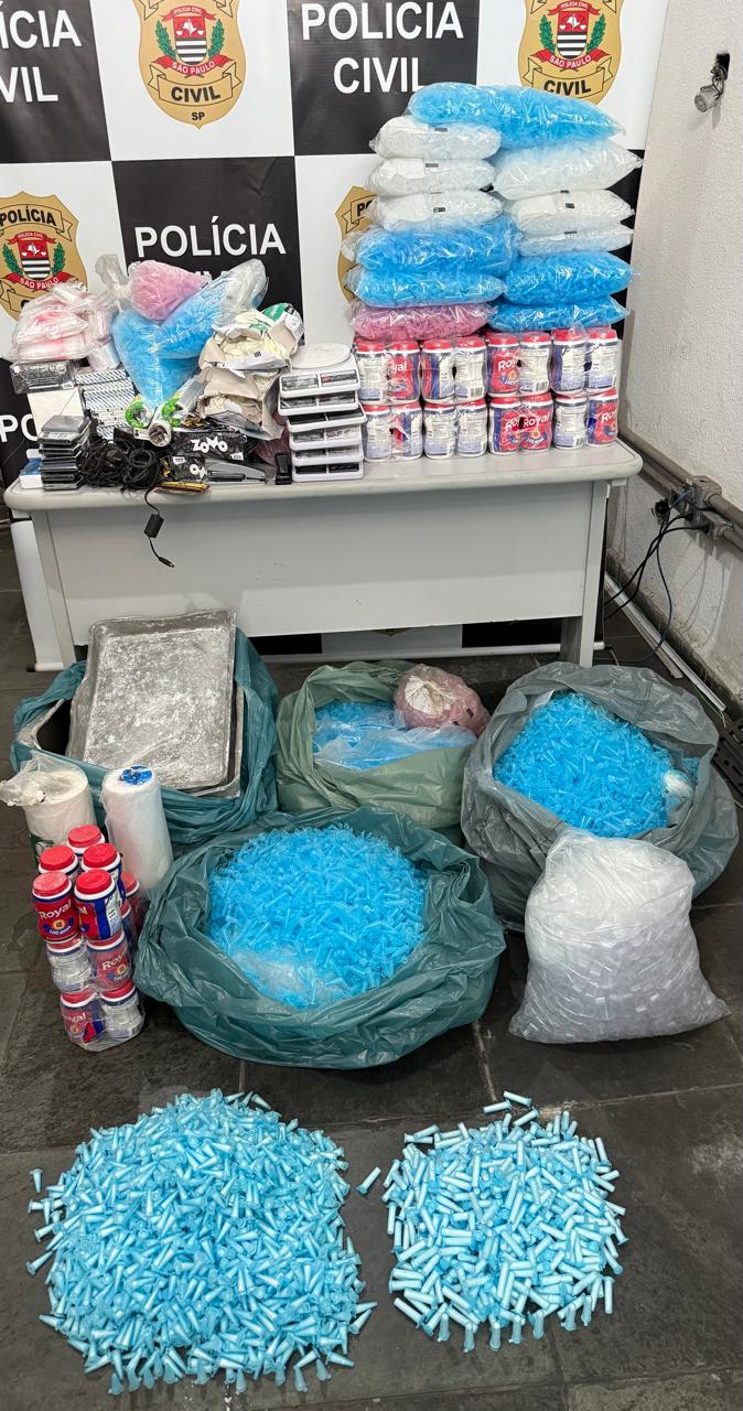 Polícia Civil apreende 3 mil pinos de cocaína prontos para venda na Vila dos Pescadores