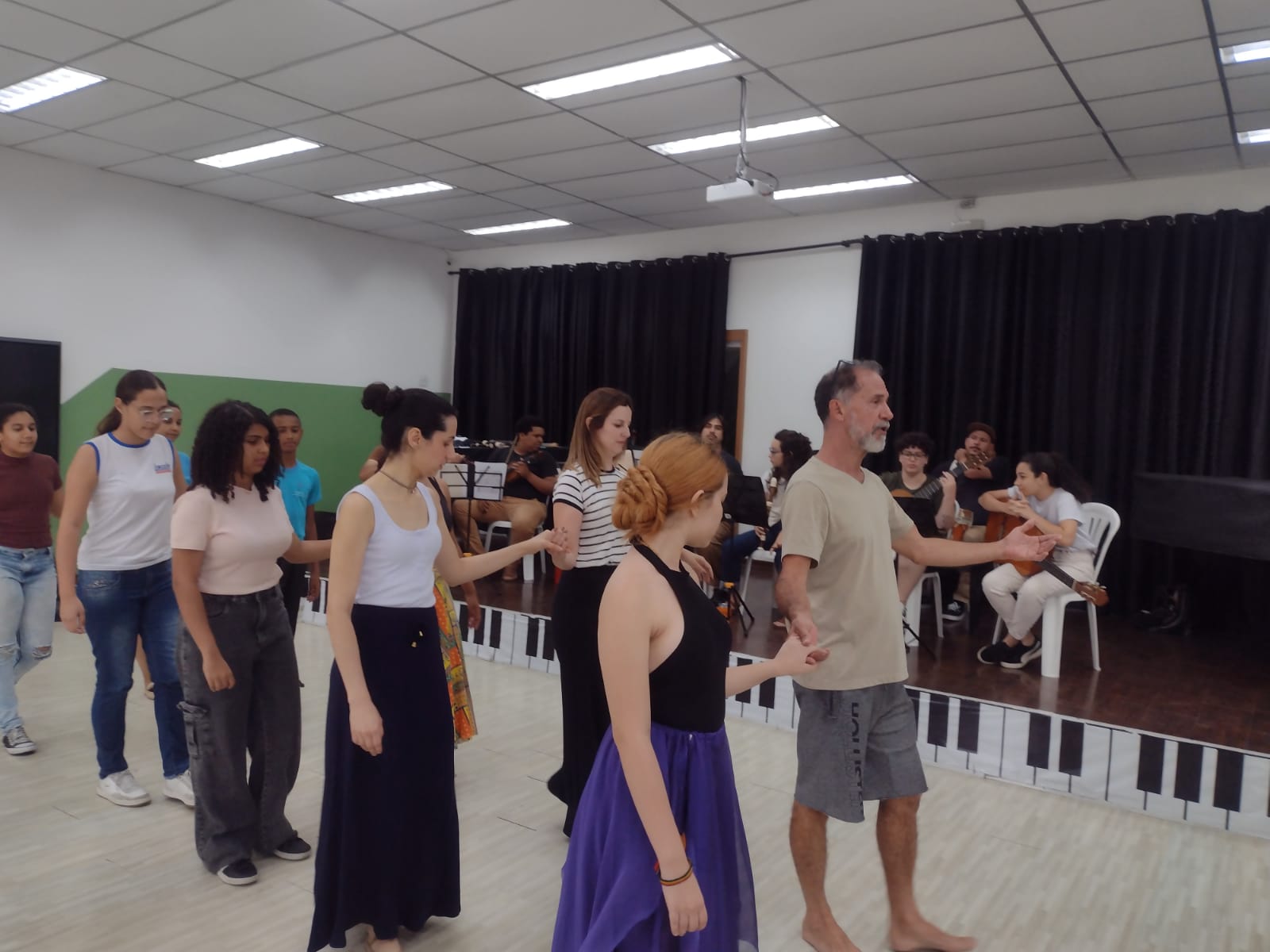ETMD de Cubatão apresenta projeto pedagógico em oficina com música e dança renascentista
