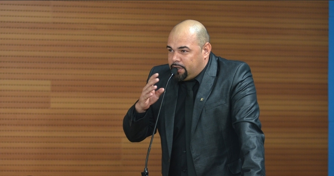 Cleber do Cavaco leva melhorias ao bairro do Jd. Casqueiro