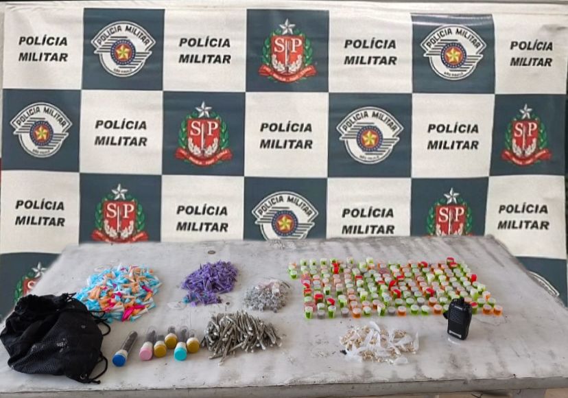 PM apreende drogas no Bolsão 07, em Cubatão