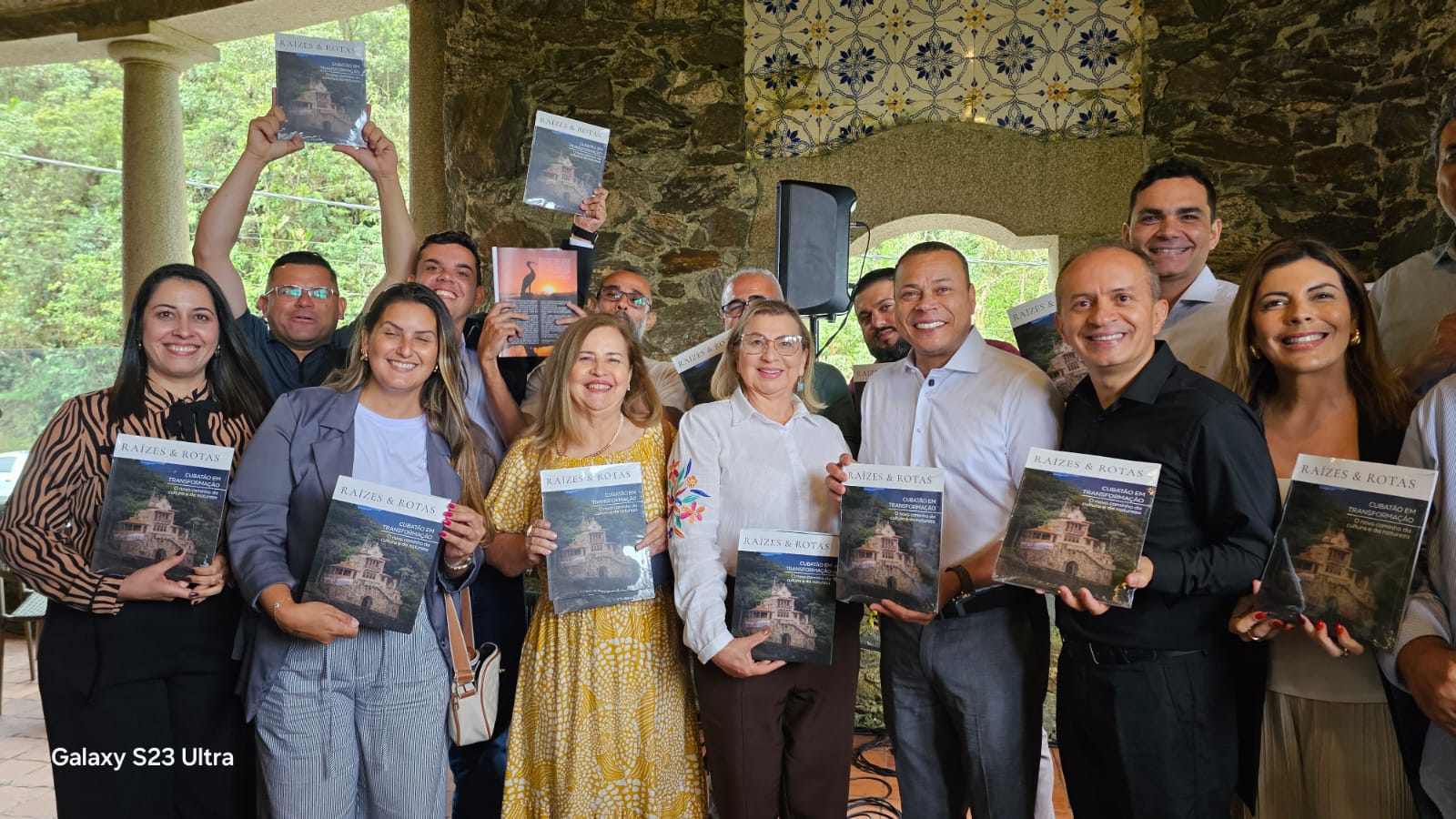 Cubatão se projeta no turismo cultural e estampa a capa da primeira edição da revista Raízes & Rotas