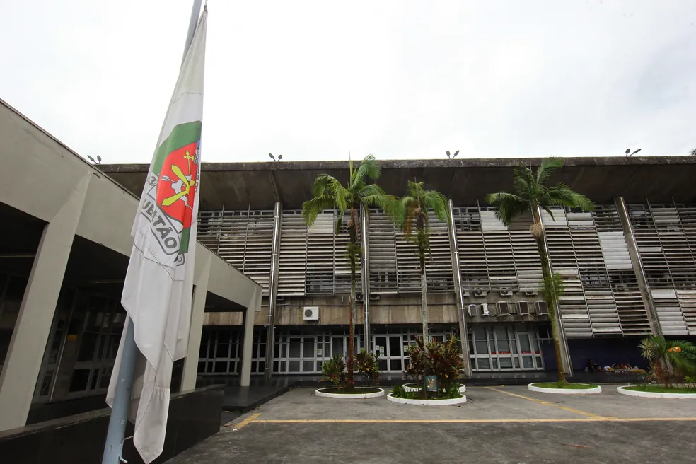 Cubatão abre inscrições para transporte universitário gratuito a partir de segunda (12).