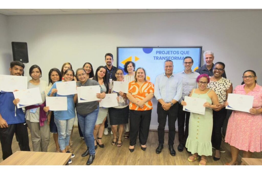 Prefeitura de Cubatão e Senac entregam certificados de cursos profissionalizantes a moradores de áreas de urbanização