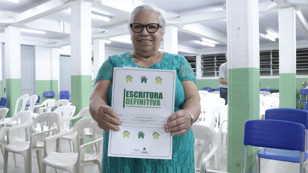 Habitação: Moradores de quatro bairros recebem escrituras definitivas nesta quarta-feira (11)