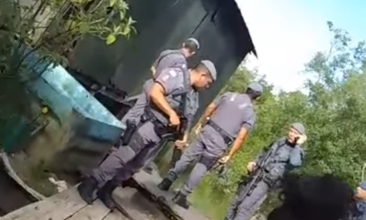 Polícia Militar desarticula apoio logístico do tráfico na Vila dos Pescadores, em Cubatão