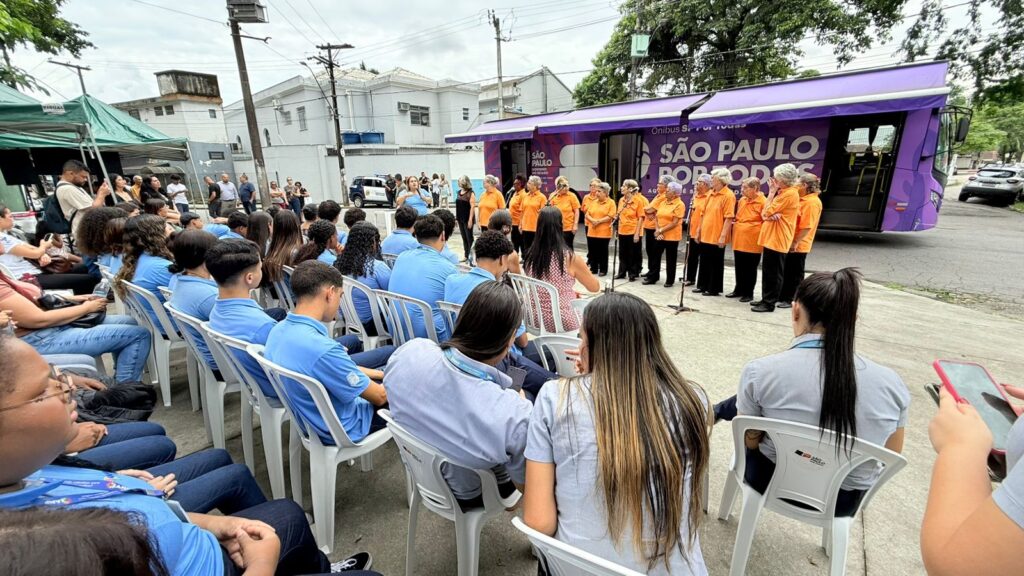 Ônibus do ‘São Paulo Por Todas’ atende mulheres de Cubatão