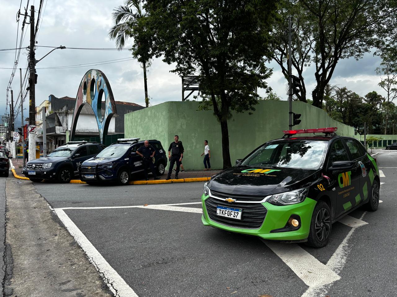 CMT e Detran-SP realizam ação de trânsito na Avenida Nove de Abril