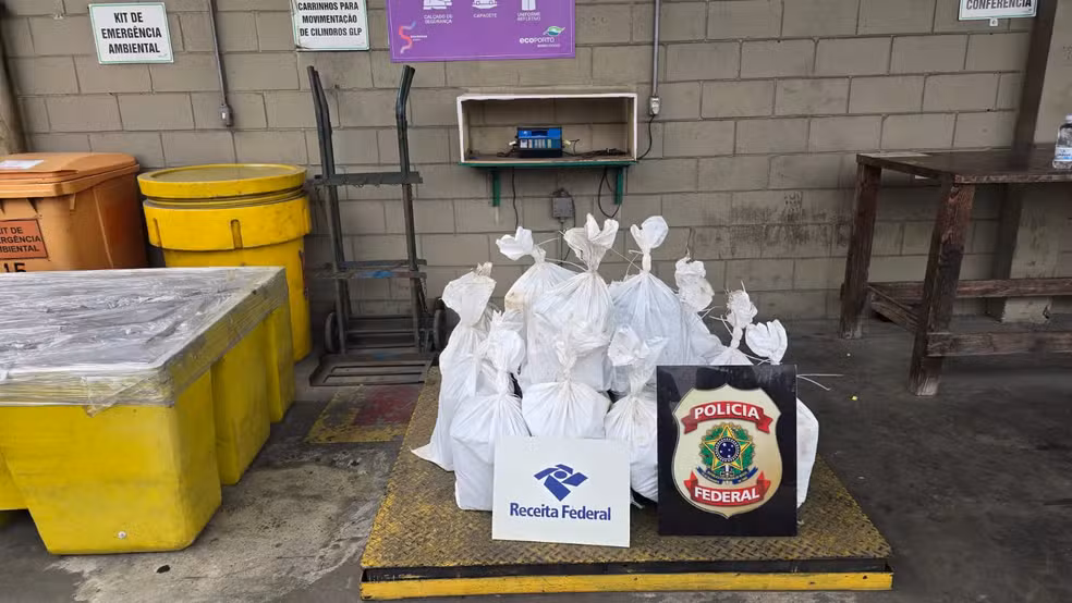 Motorista é preso com mais de 200 kg de cocaína escondidos no teto de caminhão no Porto de Santos