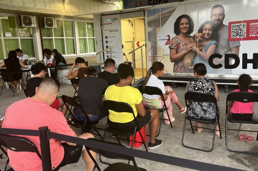 CDHU móvel retorna a Cubatão com serviços gratuitos de habitação para a população