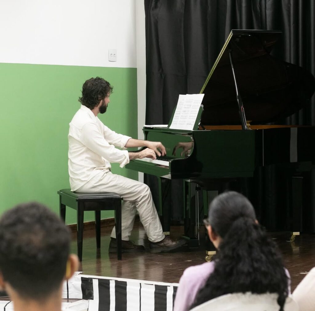 Escola Técnica de Música e Dança de Cubatão apresenta recital com alunos e pianista cubatense no Teatro Zanzalá