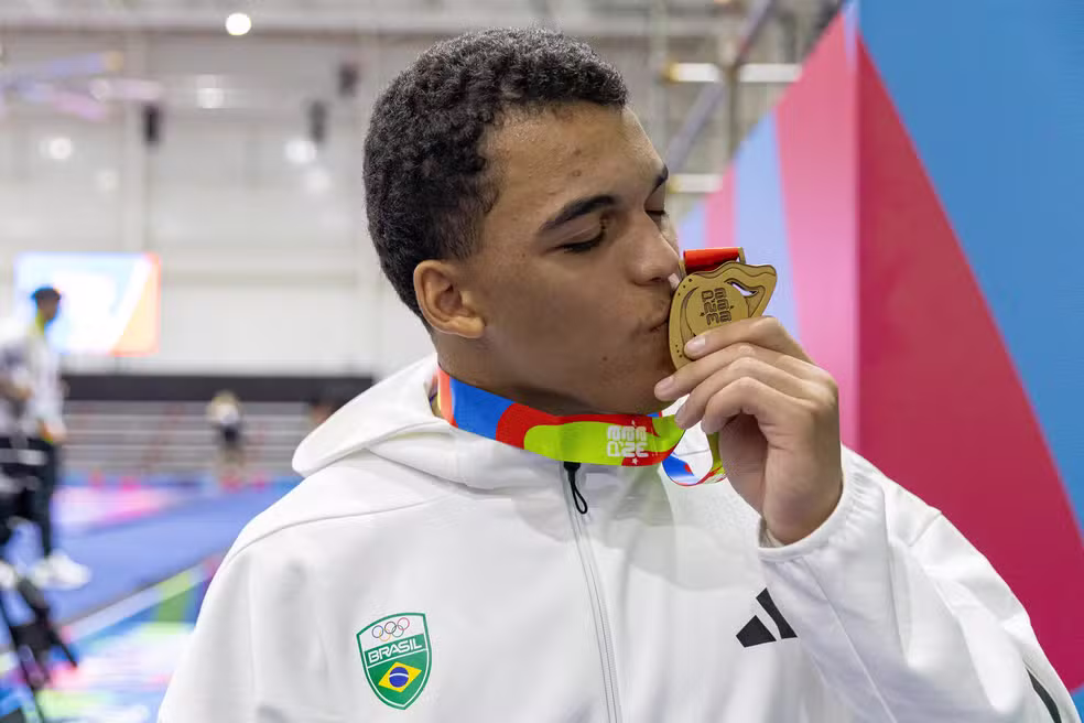 Atleta de Cubatão conquista ouro no wrestling e garante primeira medalha do Brasil no Sul-Americano da Juventude