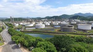 Polo industrial de Cubatão busca novo modelo para reagir à crise e frear fechamento de empresas