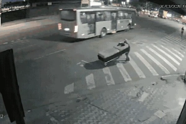 Aposentada desaparecida é encontrada morta; suspeitos teriam transportado corpo em cama pelas ruas