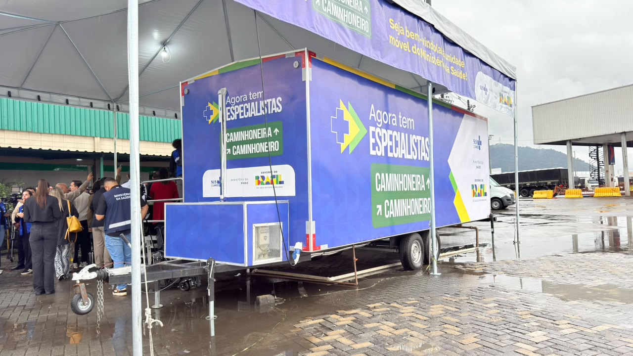 Ministro da Saúde lança unidade móvel para caminhoneiros em Cubatão