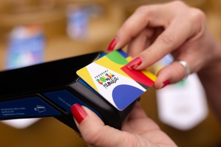 Bolsa Família começa a ser pago a 19,3 milhões de famílias nesta quarta