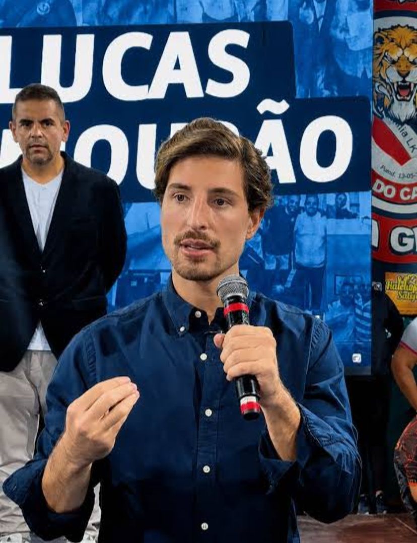Em caminhada por Praia Grande, Lucas Mourão conversa com moradores e comerciantes