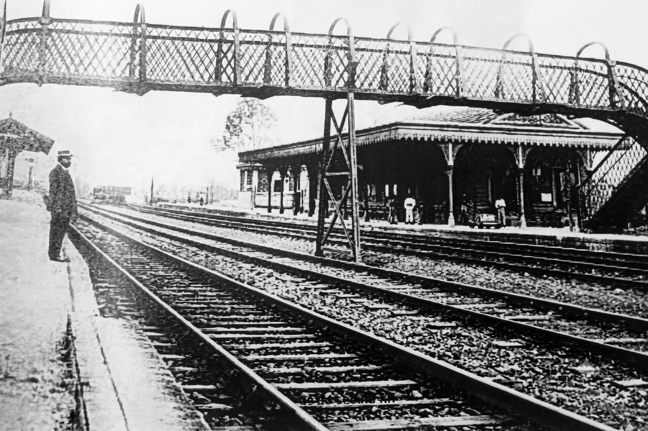 Passarela ferroviária histórica será restaurada e deve virar área de lazer em Cubatão