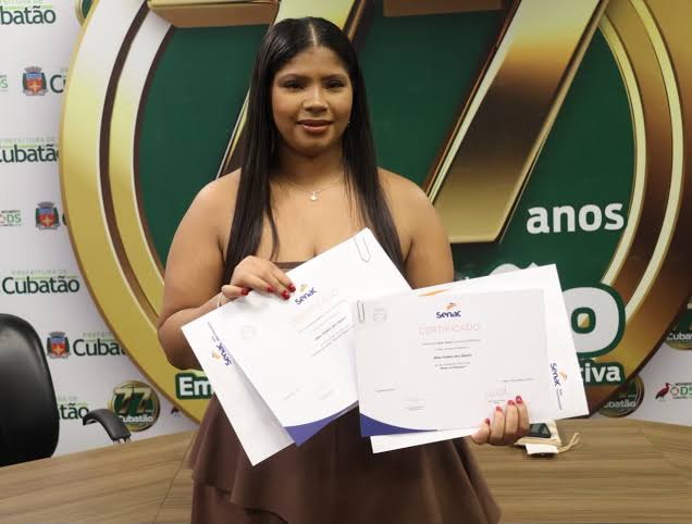 Cubatão entrega certificados de cursos de capacitação a moradores de áreas recém-urbanizadas