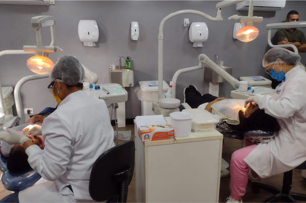 Carreta da Odontologia leva atendimentos gratuitos à Vila dos Pescadores