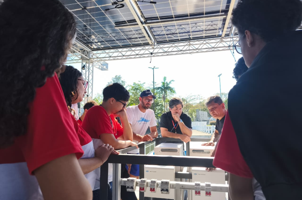 Alunos do Senai conhecem Projeto Barco Escola em Cubatão