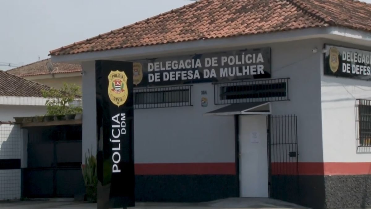 Homem é preso após ameaçar e agredir a própria mãe em Cubatão