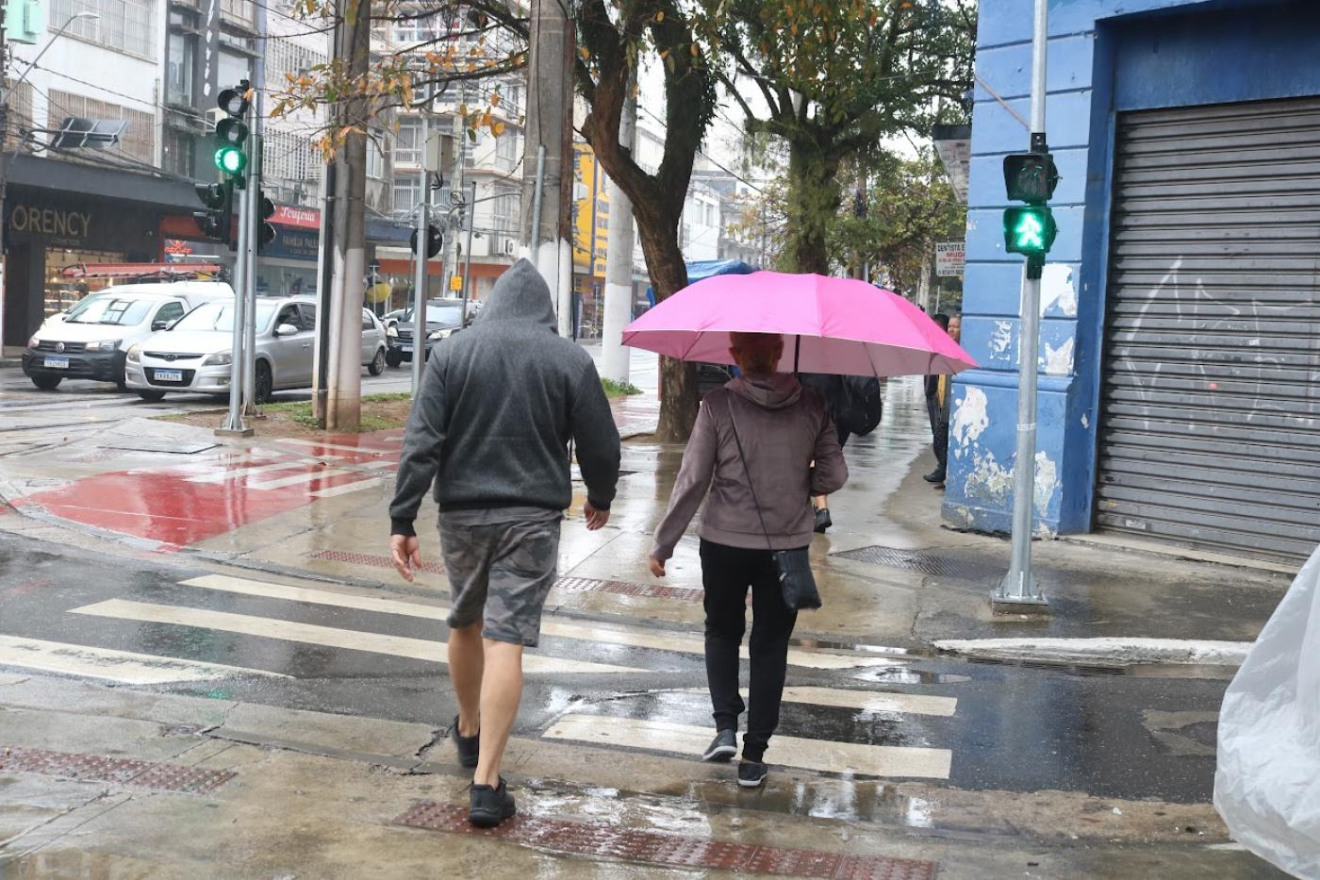 Chuva na Baixada Santista. Foto da matéria de referência