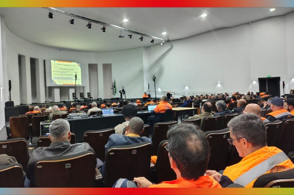 Equipe da Defesa Civil em capacitação estadual sobre planos de contingência